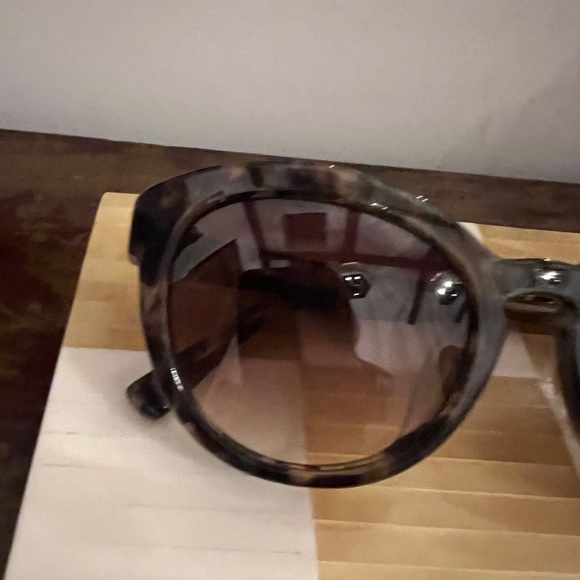 Nina Ricci sunglasses, NR3729, tortoise frames, 51/21,135, excellent condition! - Picture 2 of 8